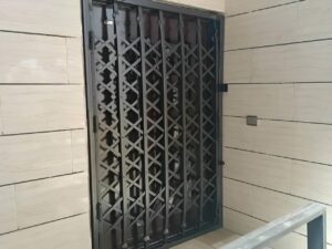 حفاظ درب و پنجره منزل مسکونی