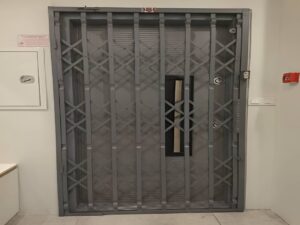 محافظ درب ورودی منزل
