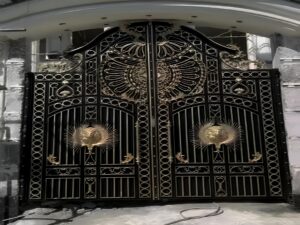 درب شمالی ساختمان