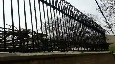 حفاظ دور دیوار حیاط جدید