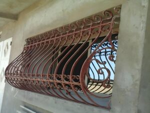 حفاظ پنجره با جای گلدان
