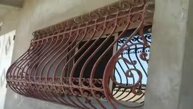 حفاظ پنجره با جای گلدان