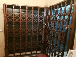 حفاظ کرکره ای درب منزل