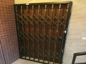 رنگ درب و حفاظ آکاردئونی