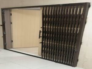 اندازه گیری درب منزل آپارتمان برای نصب حفاظ