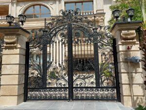 طراحی درب حیاط و پارکینگ با فرفورژه