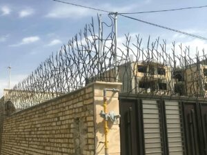 حفاظ نامنظم دیوار حیاط