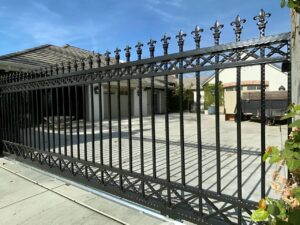 امنیت حفاظ سرنیزه ای روی دیوار