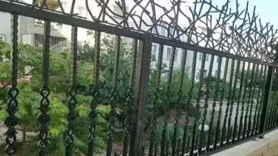 حفاظ آهنی روی دیوار منزل