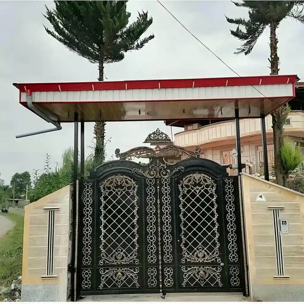 درب حیاط با فرفورژه