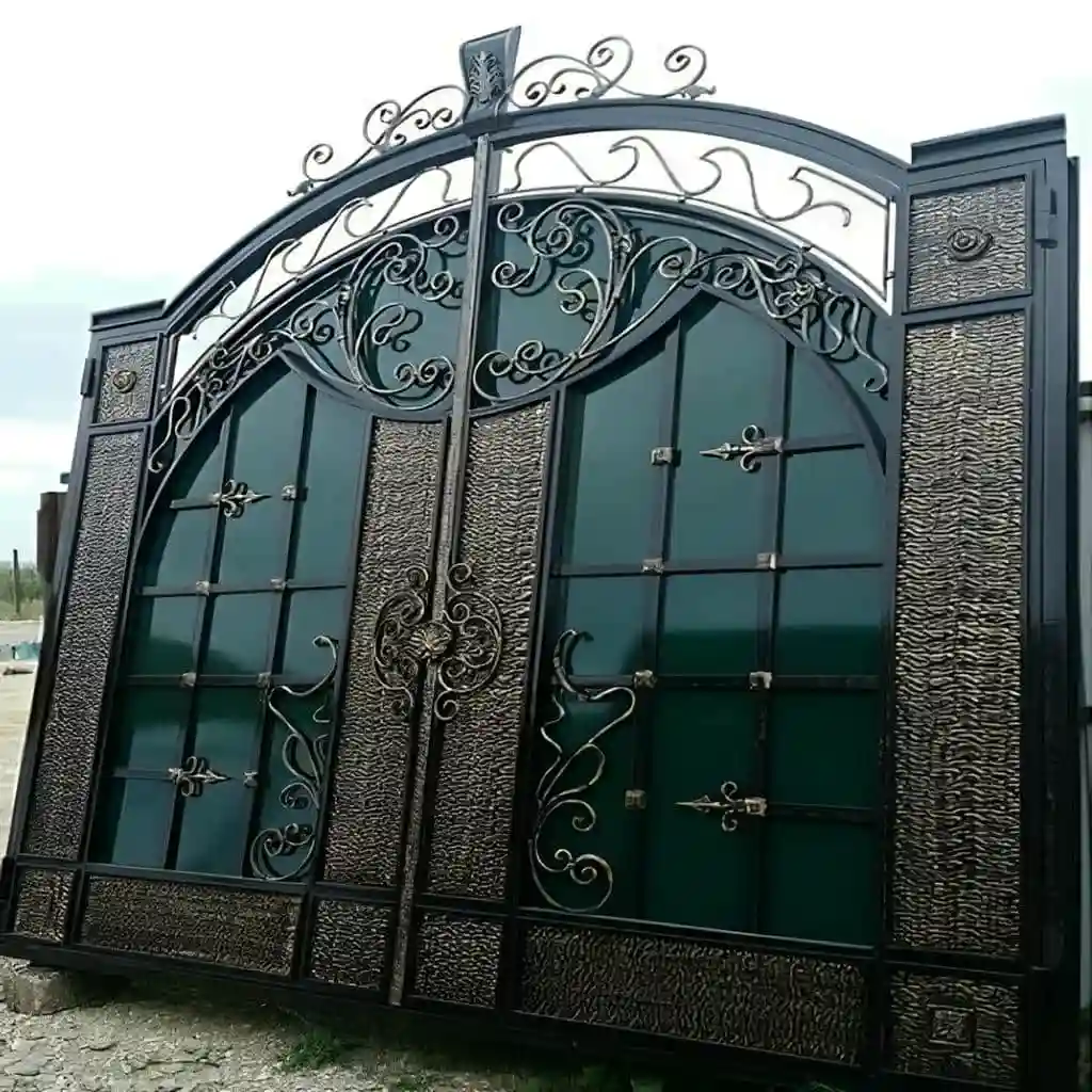 درب پارکینگ فرفورژه با طراحی کلاسیک