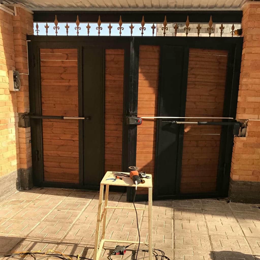 نصب جک درب پارکینگ اتوماتیک اصولی در بندرعباس