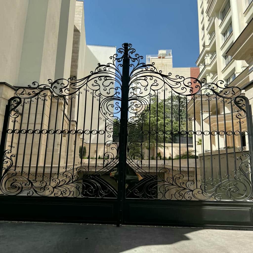 نصب درب حیاط پروفیل سنگین در کرج