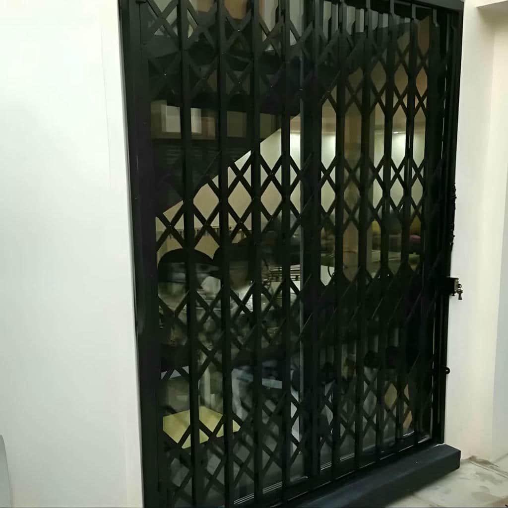 نصب درب آکاردئونی فلزی ضدسرقت چهار گل در قائمشهر