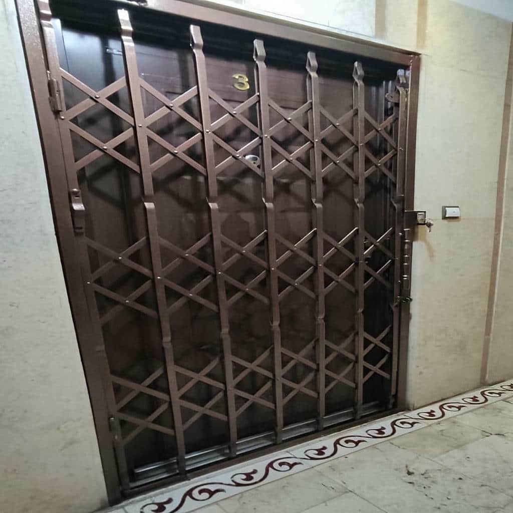 نصب درب آکاردئونی فلزی ضدسرقت چهار گل در فیروزکوه