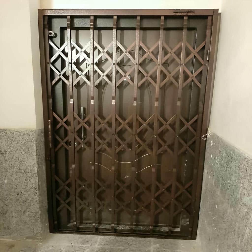 نصب درب آکاردئونی فلزی ضدسرقت چهار گل در استان خوزستان