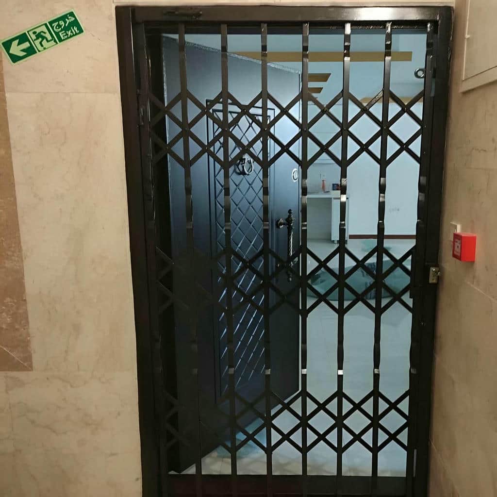نصب درب آکاردئونی فلزی ضدسرقت چهار گل در محمدشهر