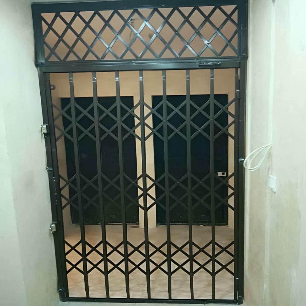 نصب درب آکاردئونی فلزی ضدسرقت چهار گل در ساری
