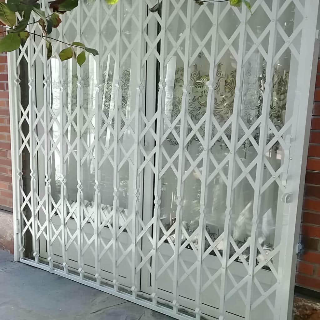 نصب درب آکاردئونی فلزی ضدسرقت دو گل در پرند