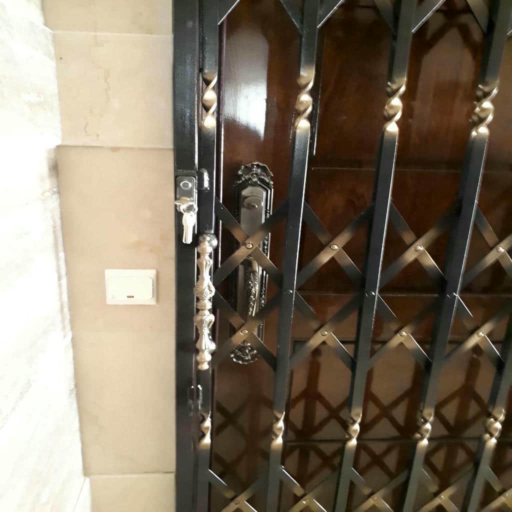 قیمت درب آکاردئونی فلزی ضدسرقت سه گل در کرج