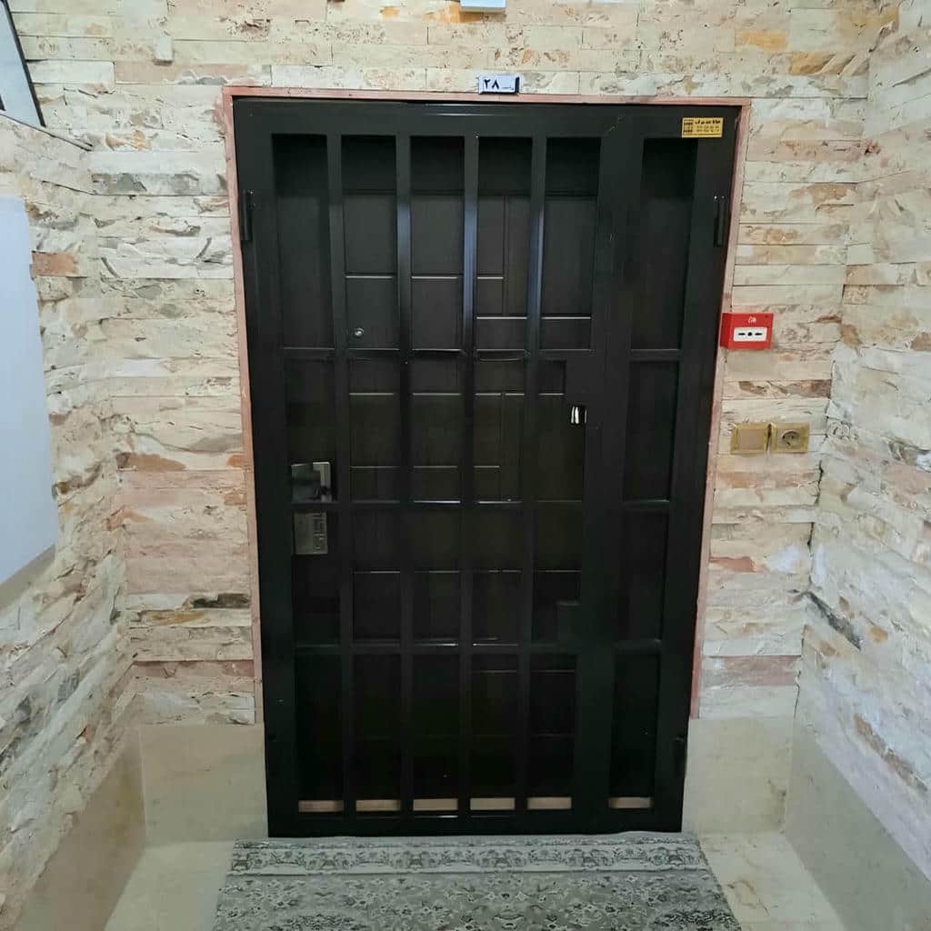 درب آکاردئونی فلزی ضدسرقت در بندر بوشهر