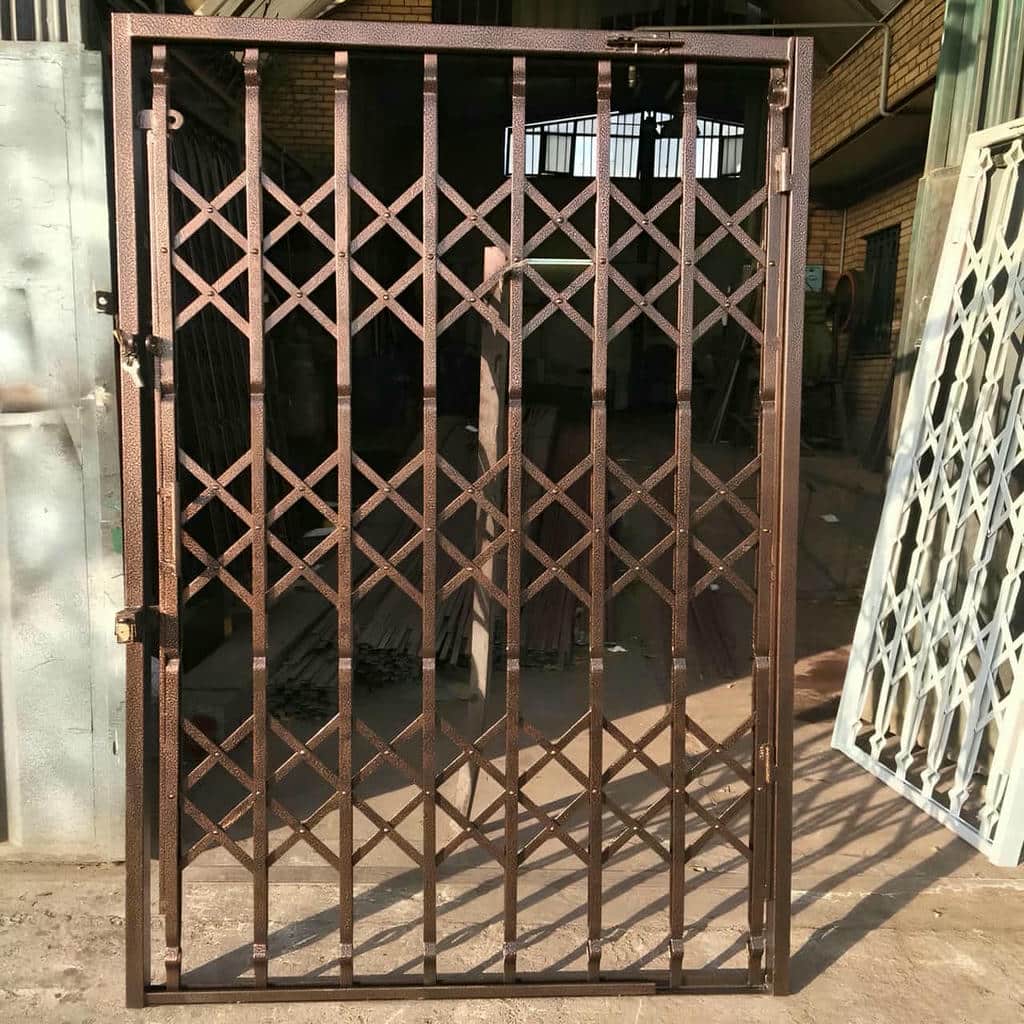 نصب درب آکاردئونی فلزی ضدسرقت چهار گل در کرج