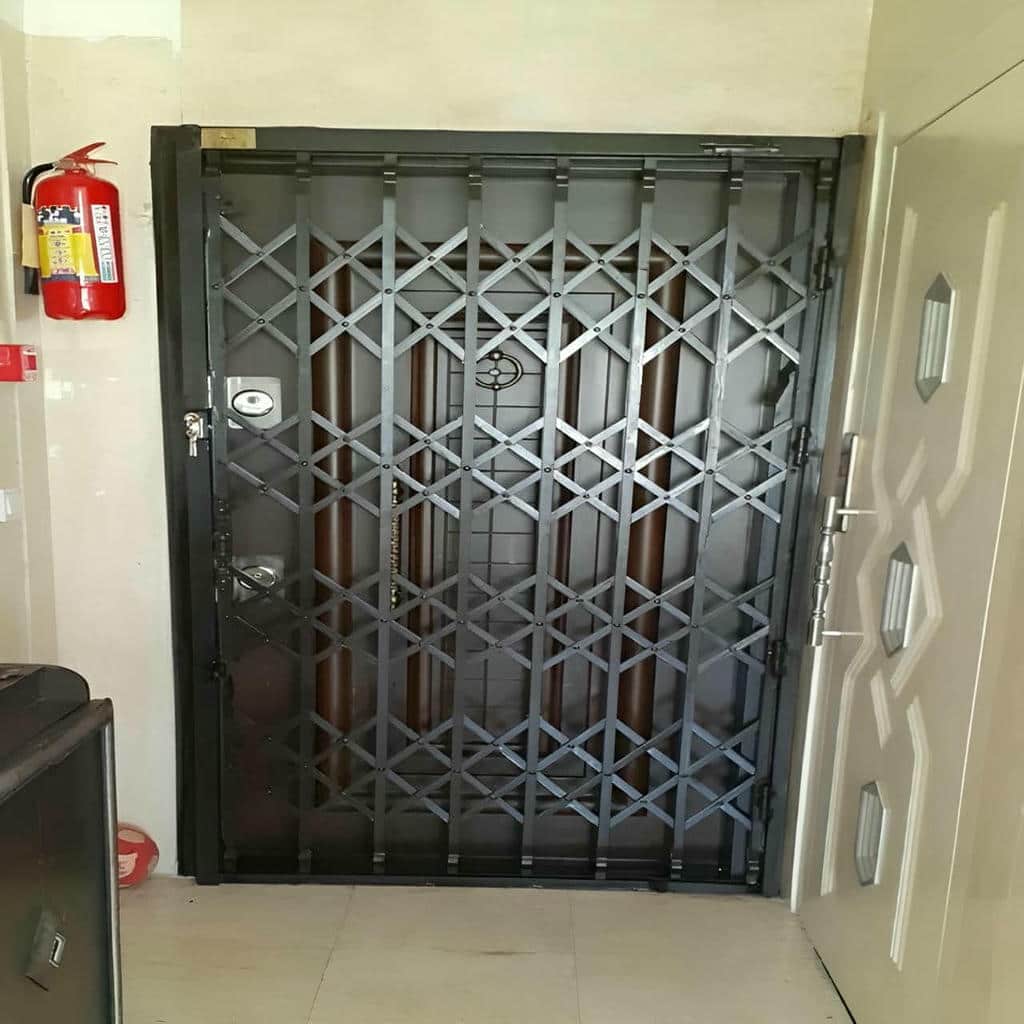 نصب درب آکاردئونی فلزی ضدسرقت چهار گل در بیرجند