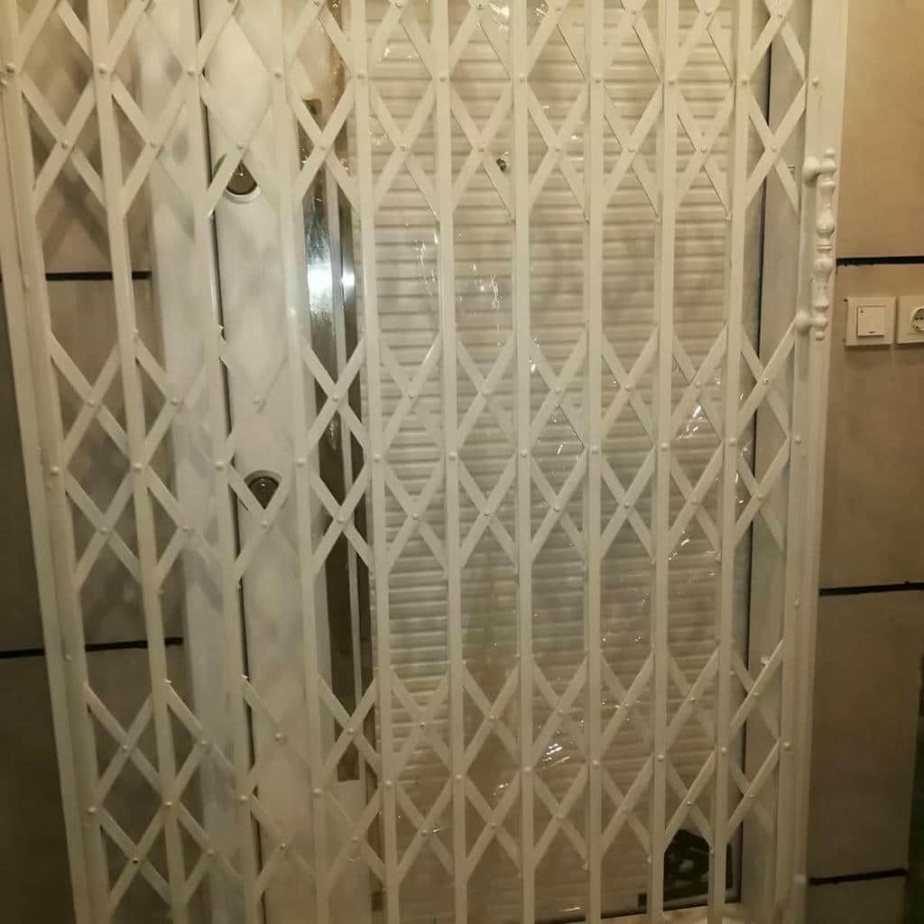 نصب درب آکاردئونی فلزی ضدسرقت چهار گل در ایلام