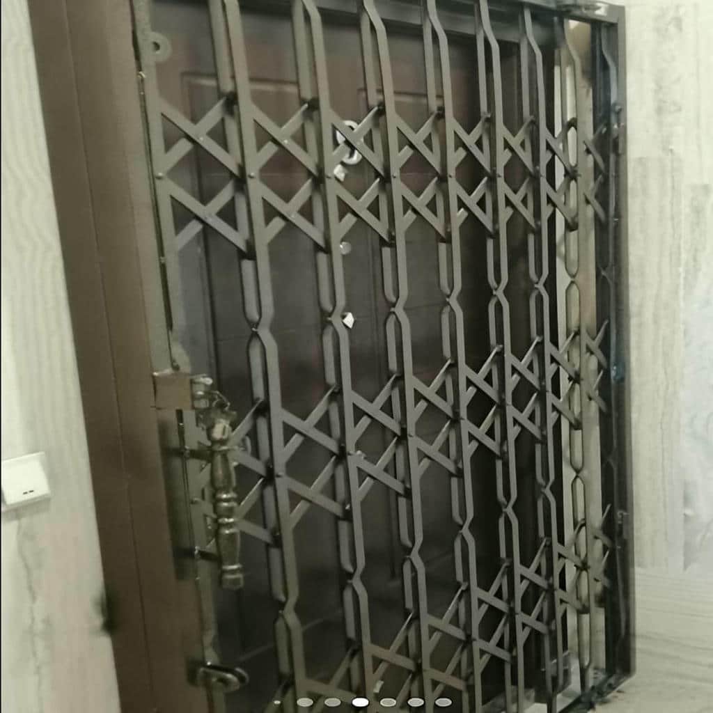 نصب درب آکاردئونی فلزی ضدسرقت چهار گل در اراک