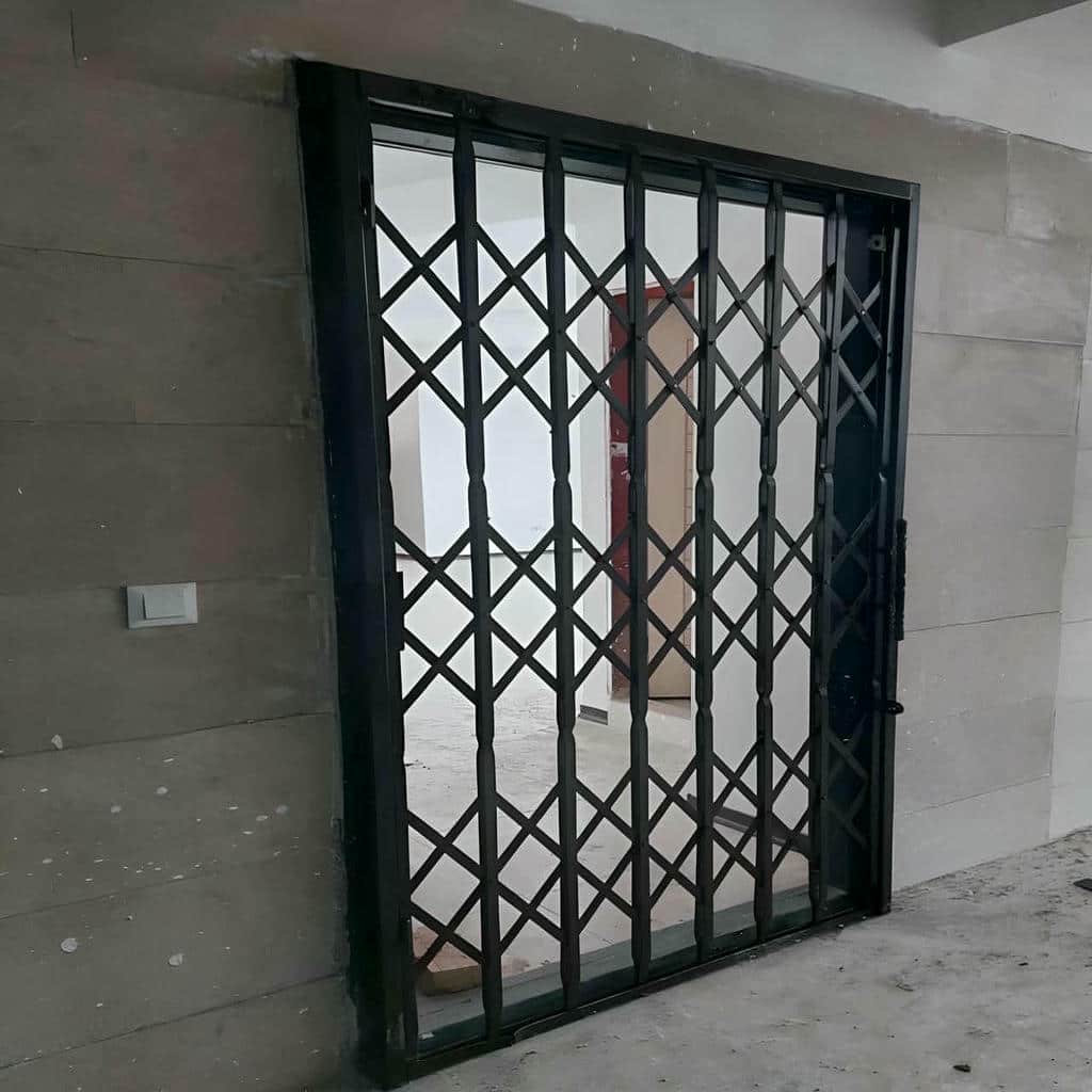 نصب درب آکاردئونی فلزی ضدسرقت چهار گل در رشت