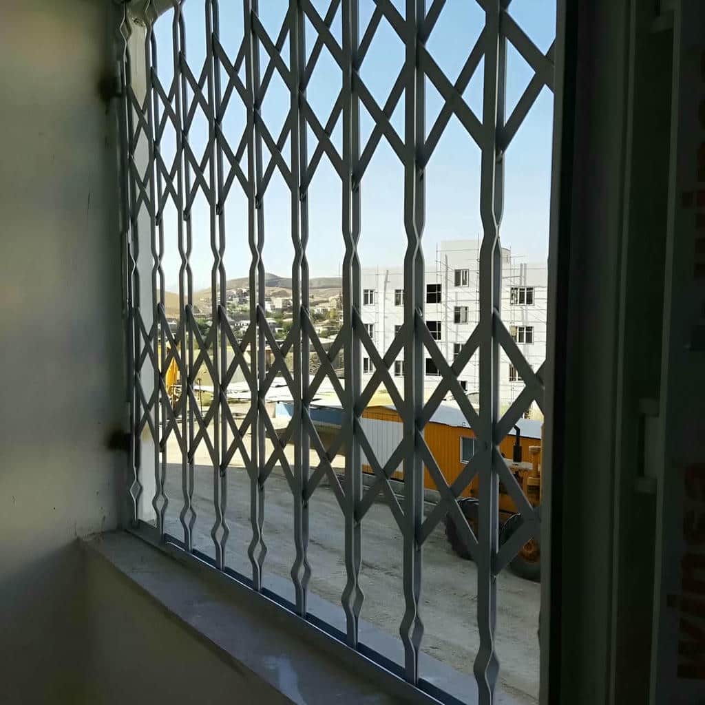 درب آکاردئونی فلزی ضدسرقت در بندر انزلی