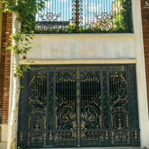 درب حیاط در چالوس
