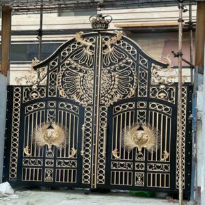 درب حیاط در پردیس