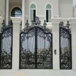 درب حیاط در کمال شهر