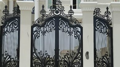 درب حیاط در کمال شهر