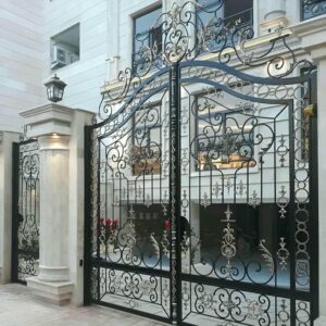 درب حیاط در ساوه