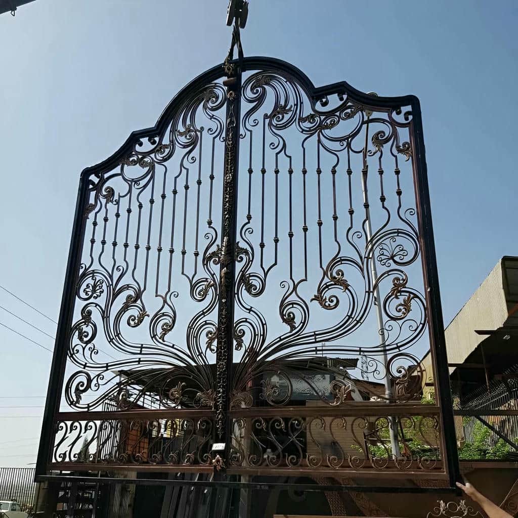 قیمت درب حیاط فرفورژه کلاسیک در اصفهان