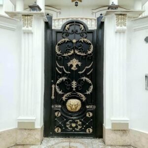 درب حیاط در آبسرد