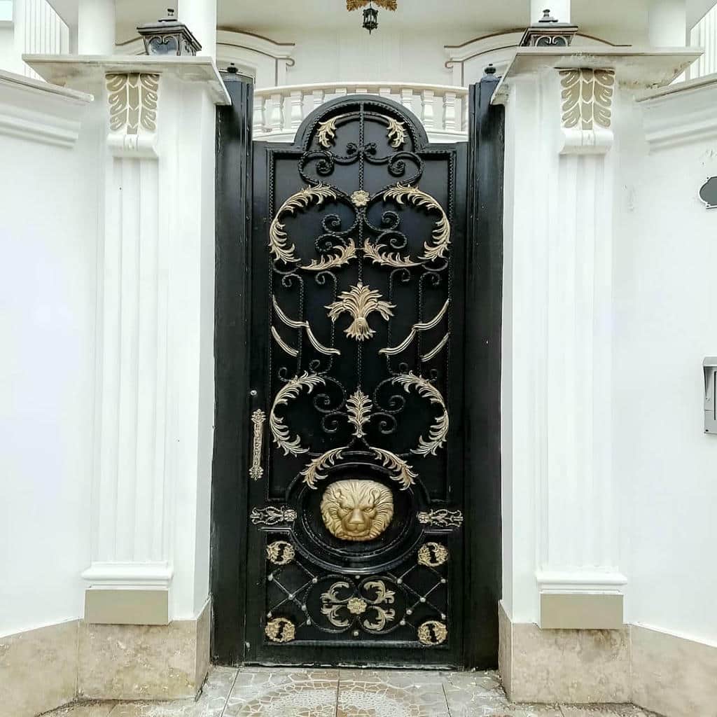 درب حیاط در آبسرد