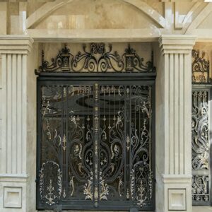 درب حیاط در آبادان