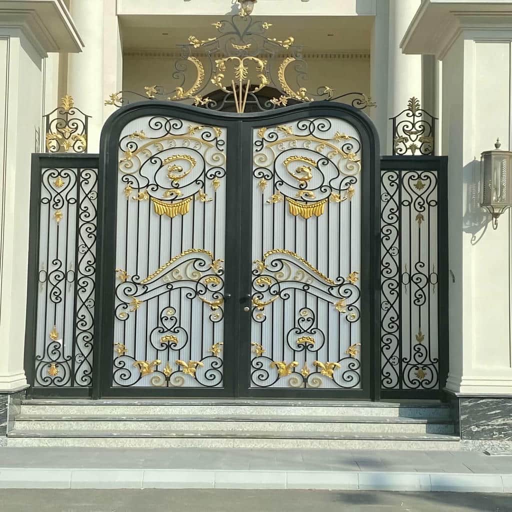 نصب درب حیاط پروفیل سنگین در پرند