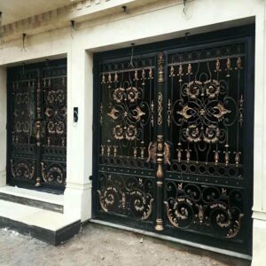 درب حیاط در مریوان