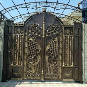 درب حیاط در همدان