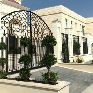 درب حیاط در ایلام