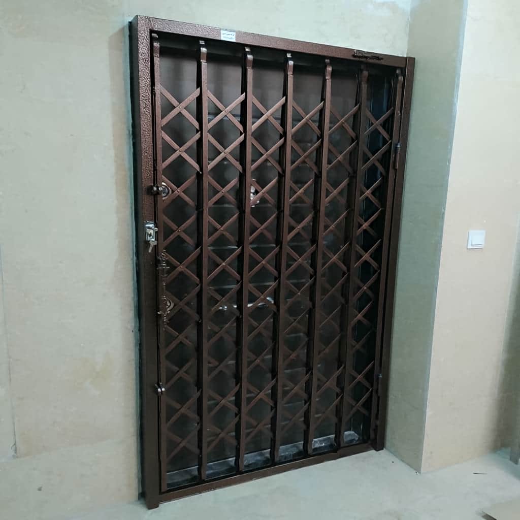 درب آکاردئونی تسمه پهن با طرح لوزی