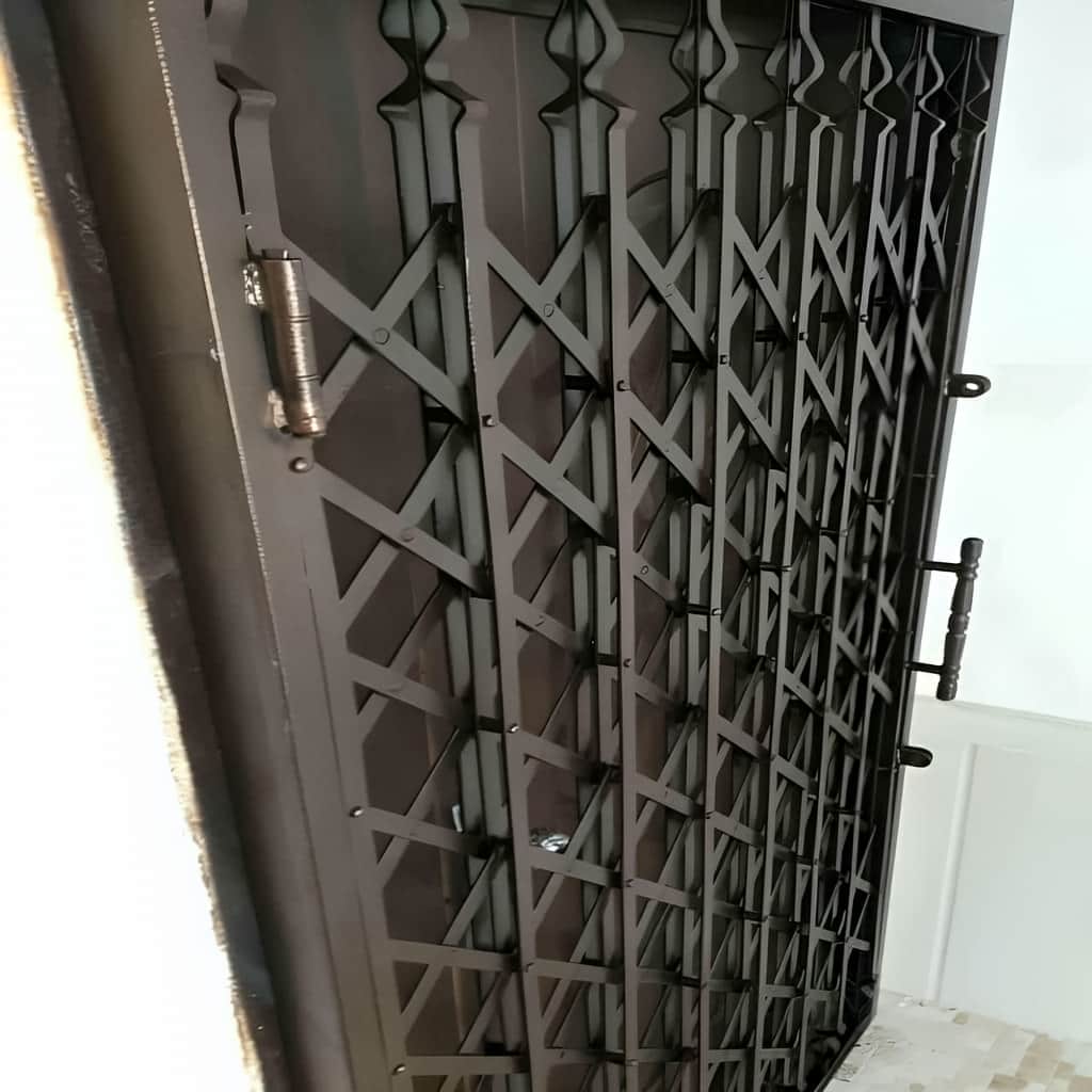 درب آکاردئونی فلزی با مدل پنج گل تقویت شده