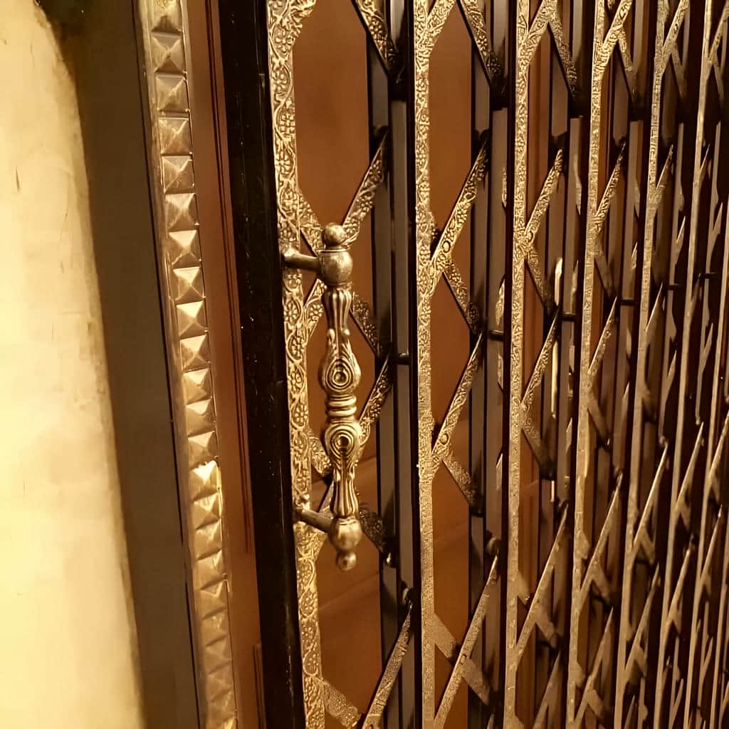 حفاظ آکاردئونی کم جا با ریل روان