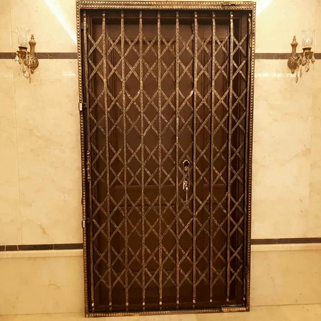 درب آکاردئونی سلطنتی با برش دقیق