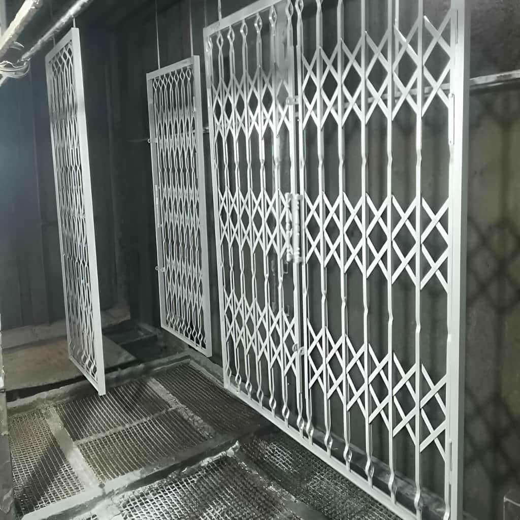 درب آکاردئونی ضد سرقت با رنگ کوره ای