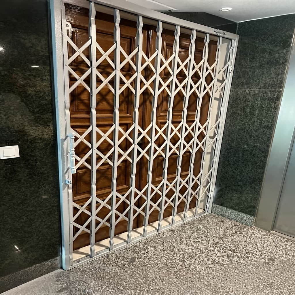 درب آکاردئونی سه گل با پوشش ضد زنگ